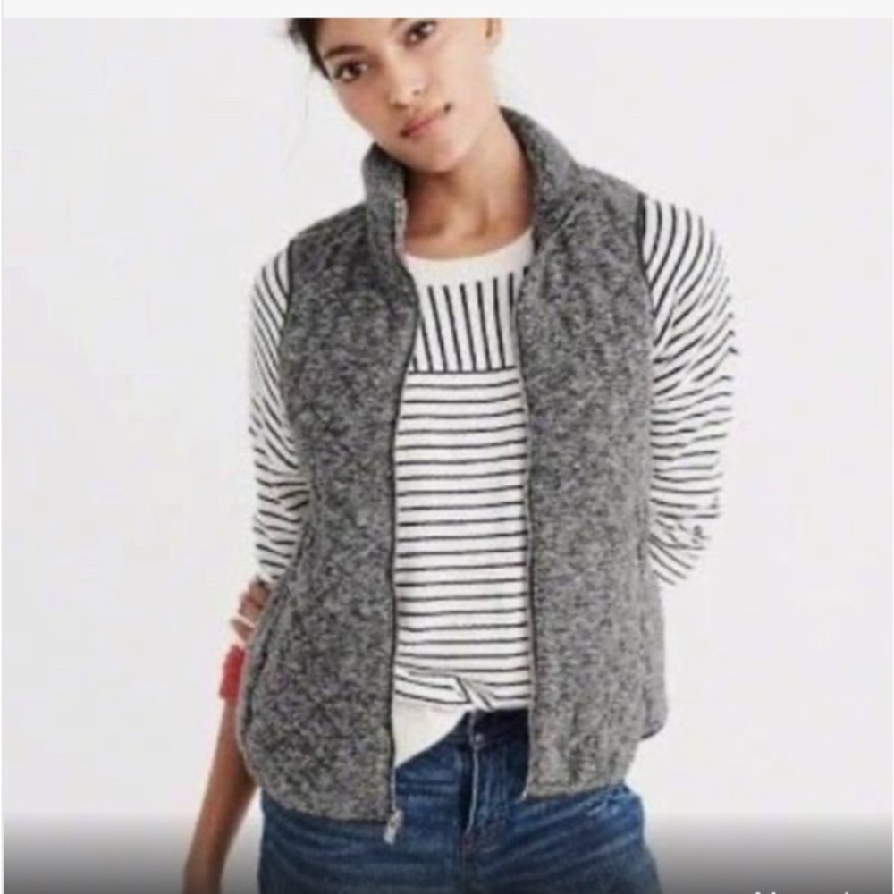 Abercrombie & Fitch Marled grey full zip quilted vest. S